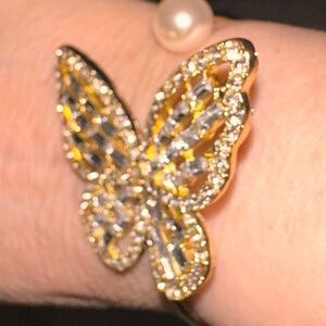 STUNNING GOLD BUTTERFLY WITH PEARL BRACELET PAVED CRYSTALS. STAND ALONE PIECE!